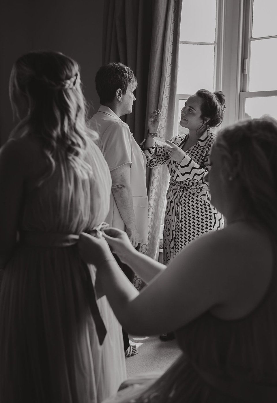 A bridal party get ready for a suffolk wedding